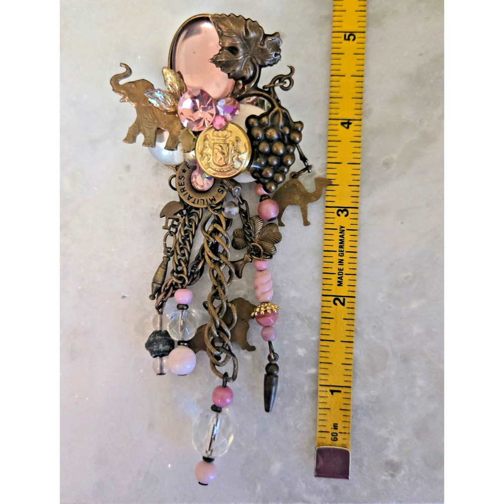 Vintage Lisa Carlson bronze dangle animal theme brooch with buttons pink beads - Picture 6 of 16